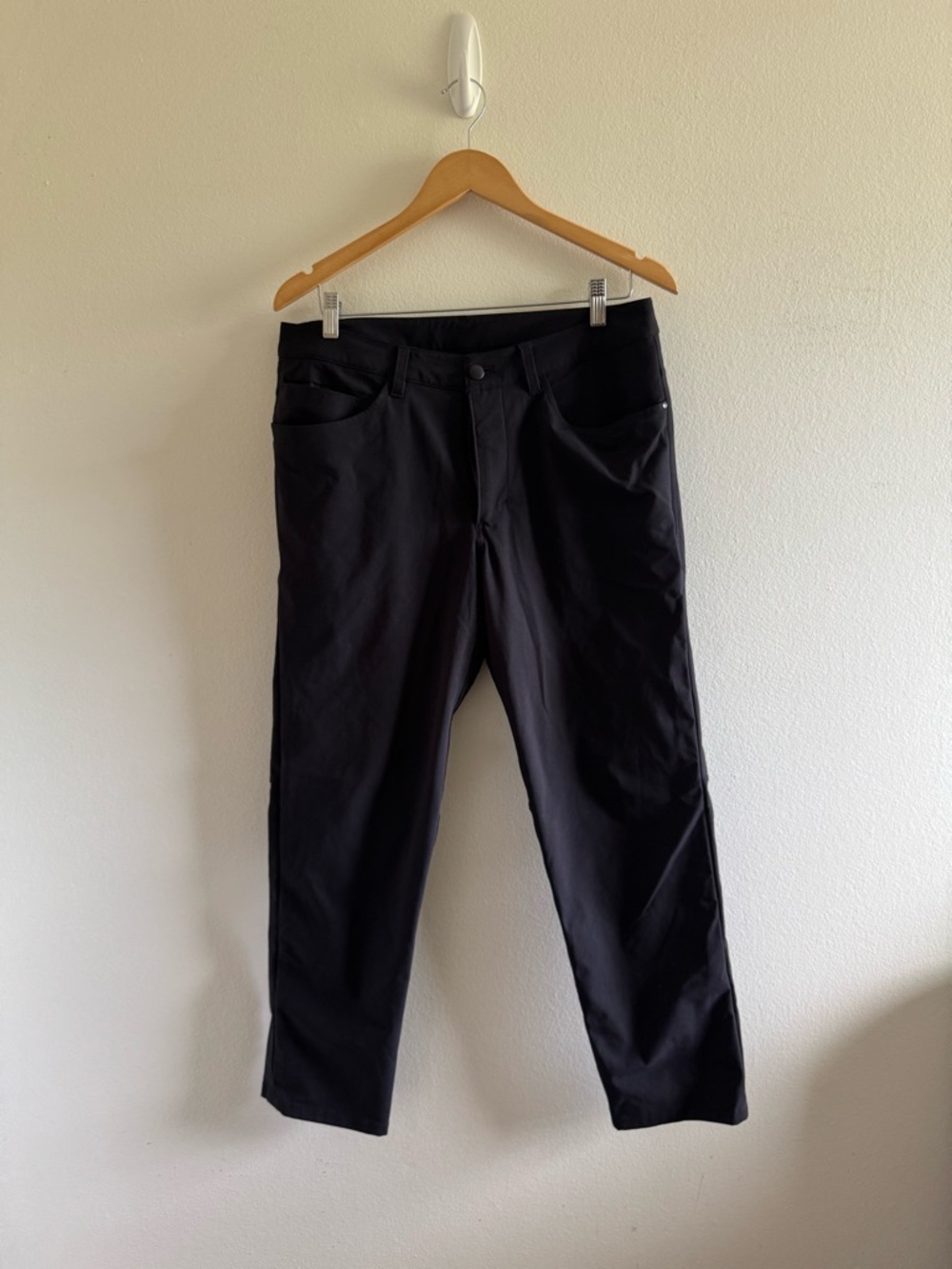 Lululemon Athletica Black Straight-Leg Pants size 32